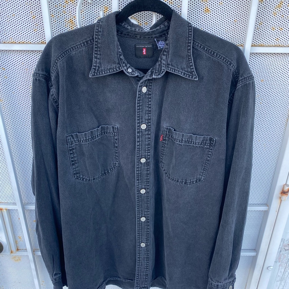 Vintage men L Levi’s Red tag denim jean long sleeve metal button up shirt black